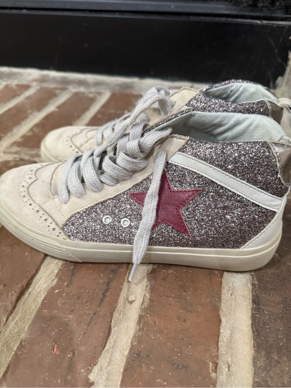 Kids High-Top Glitter Sneakers with Burgundy Star